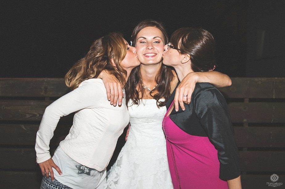 Bride and her best friends kissing.jpg