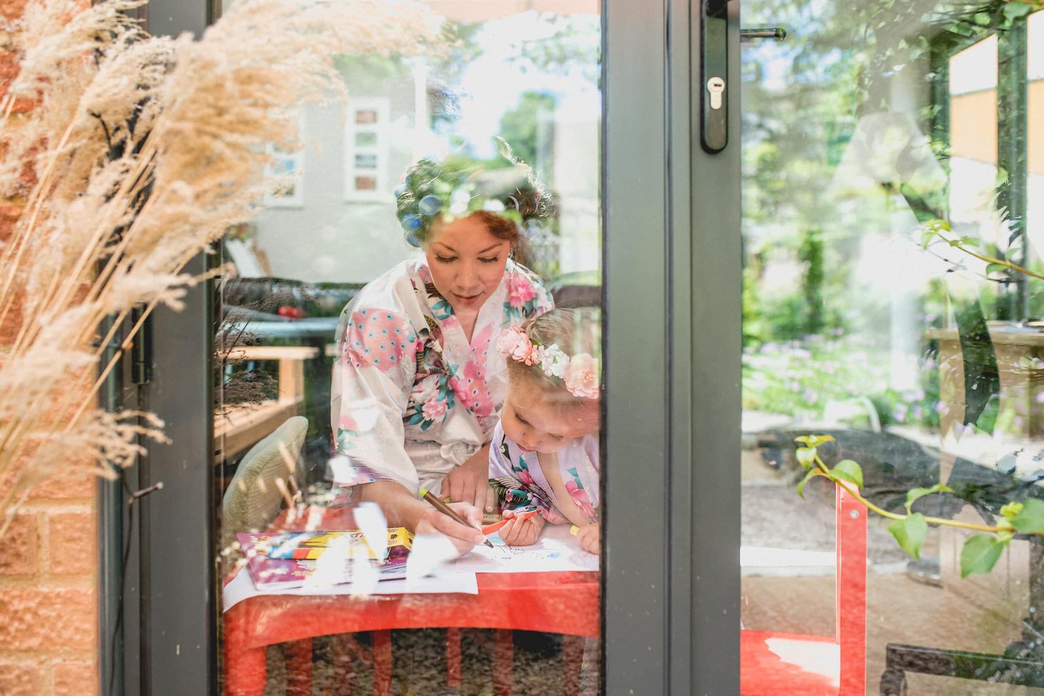 Bride draws with her young daughter on the morning of her wedding