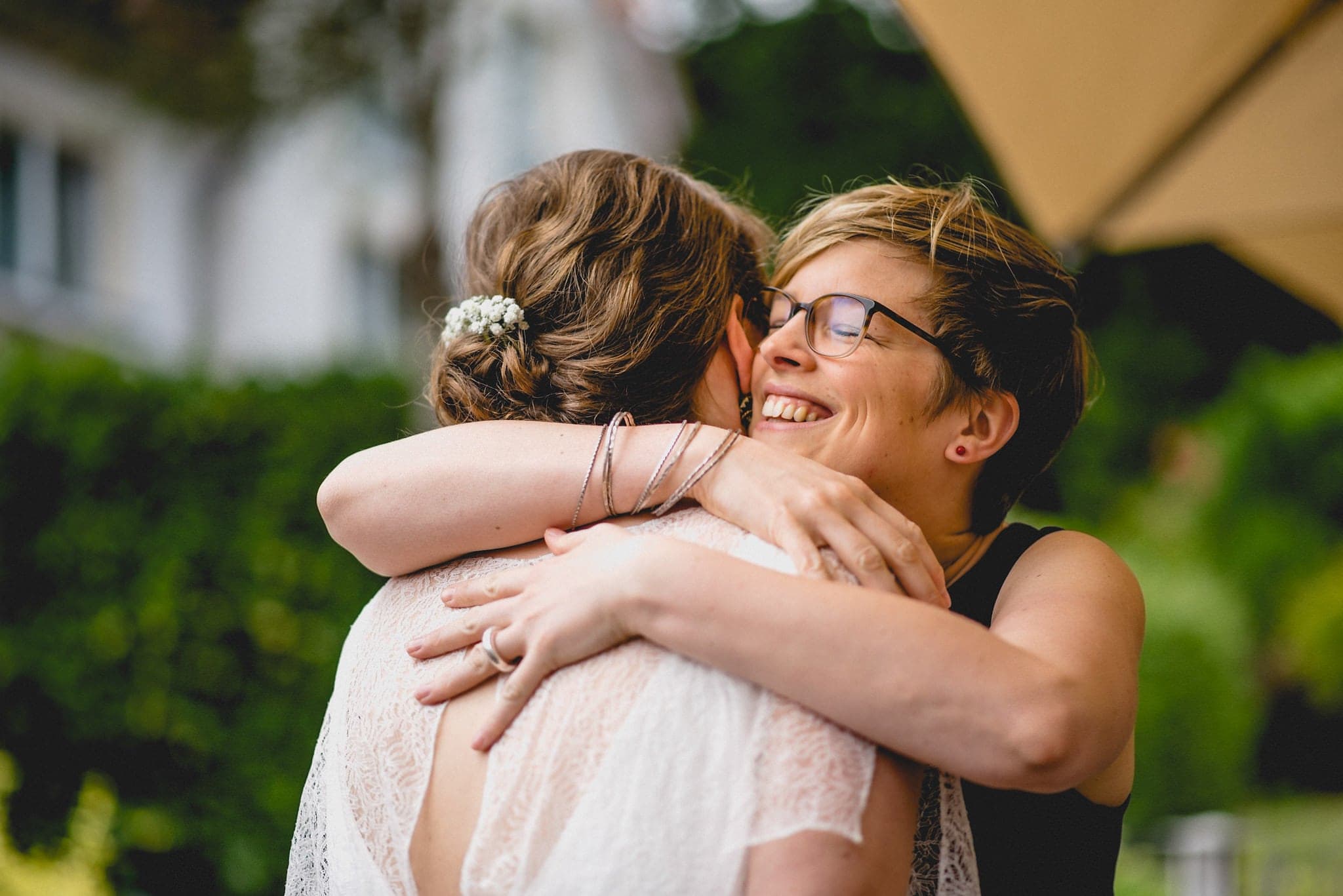 Maid of honour hugging the bride