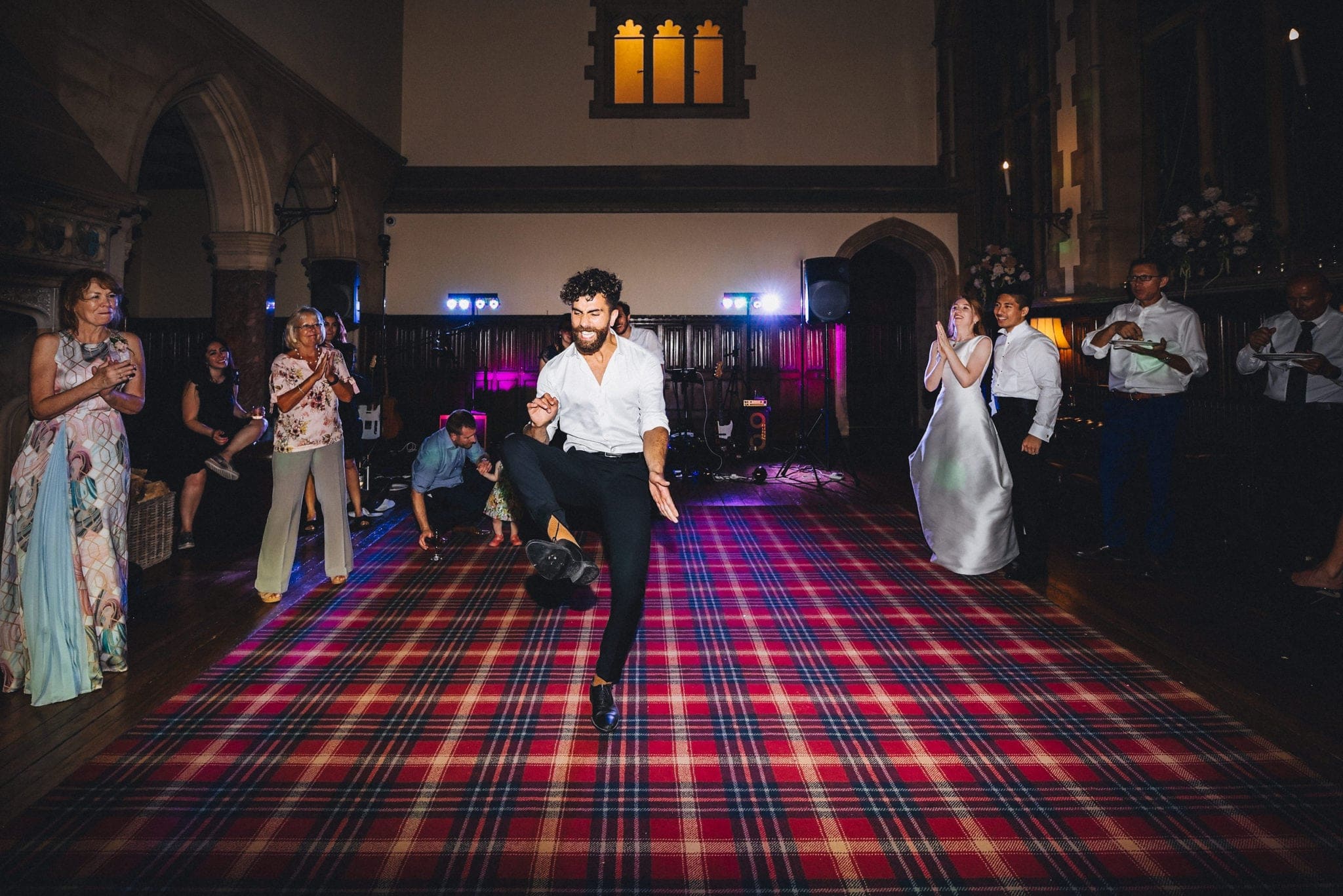 Best man pulls Michael Jackson style moves on dancefloor as guests applaud