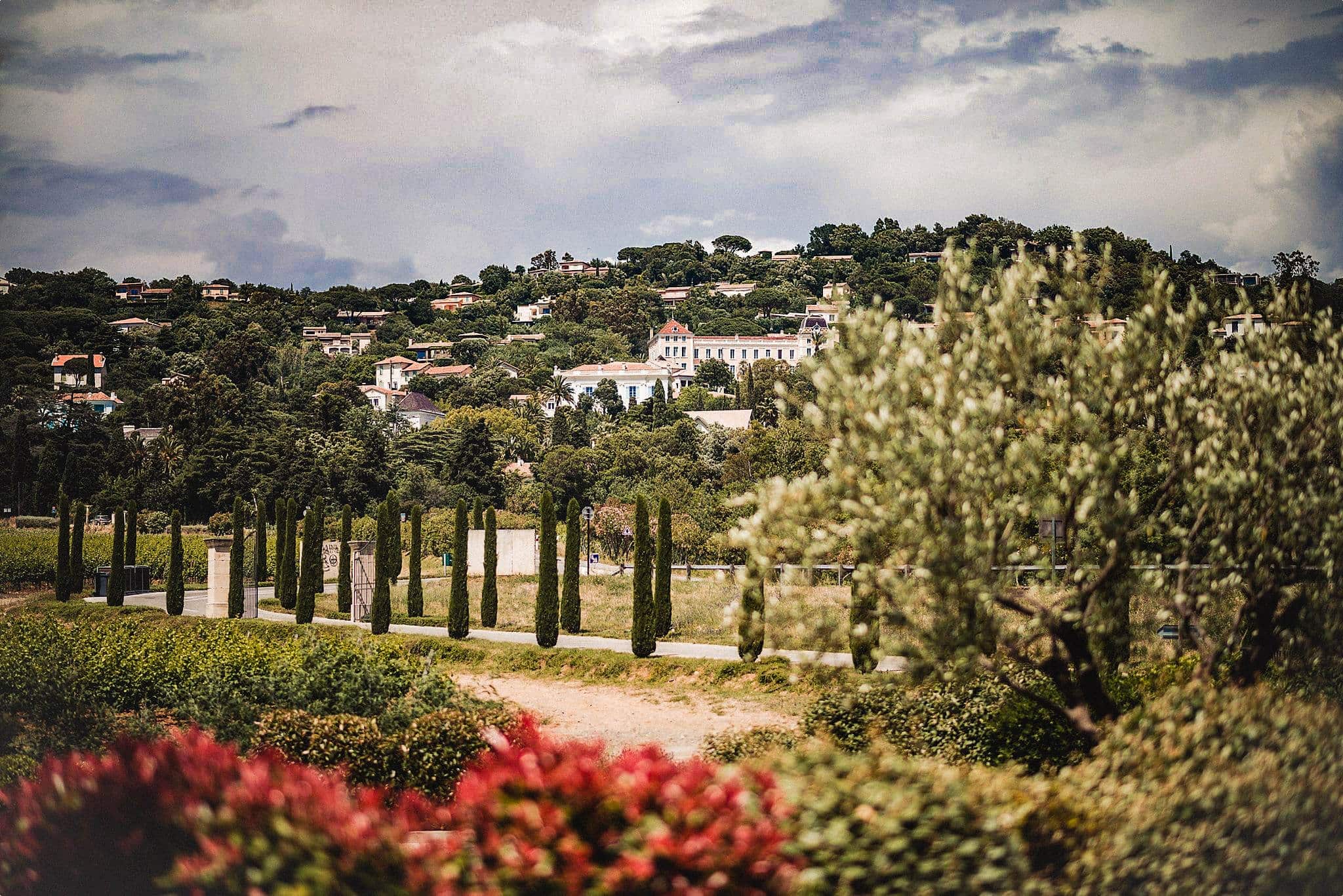 A sunny destination wedding at Domaine de la Croix in the South of France